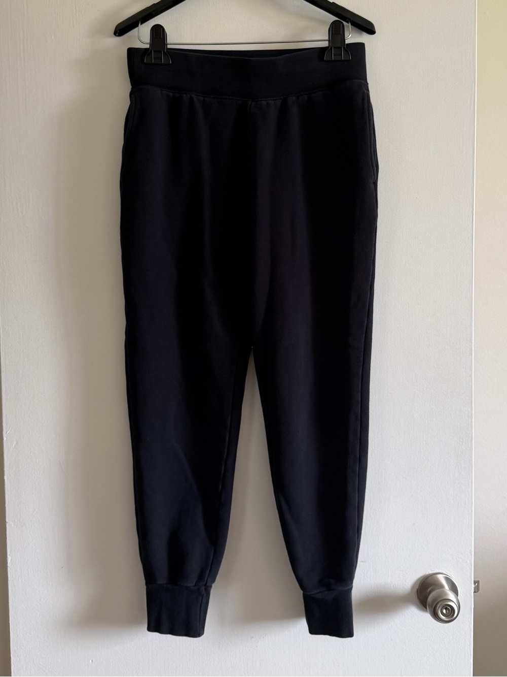 Aritzia TNA Black Cozy Fleece Joggers Sweatpants size Small EUC